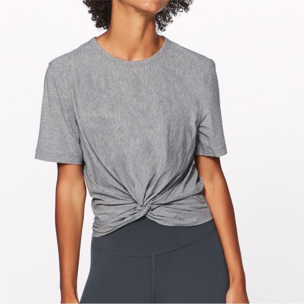 Lululemon Crescent Tee Silver Heathered Gray Knot Shirt Yoga Lounge Size 4 NWT